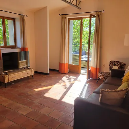Domaine D'azeou Kır Evi *